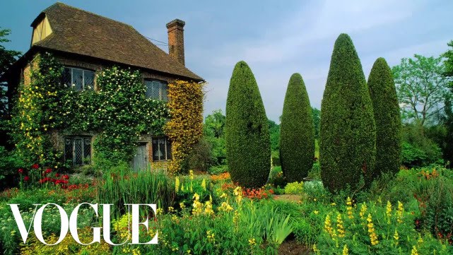 Designing Garden Rooms to Structure an Open Space  Mirandas Garden  Vogue